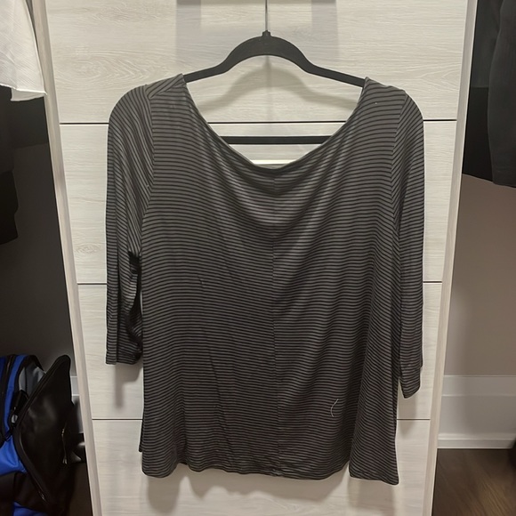 American eagle 3/4 Sleeve Top - Picture 2 of 2